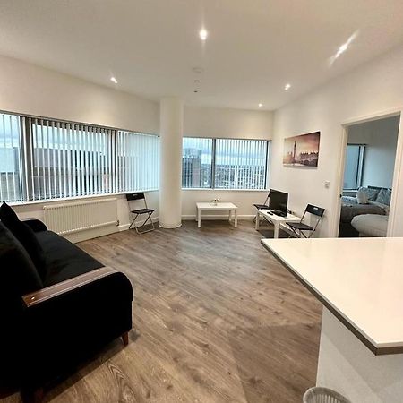 Alarabi Apartments-Two Bedrooms Apartment Croydon Esterno foto